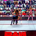 WWE_Monday_Night_Raw_2020_10_19_1080p_HDTV_x264-Star_mkv0323.jpg
