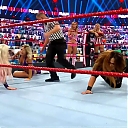 WWE_Monday_Night_Raw_2020_10_19_1080p_HDTV_x264-Star_mkv0334.jpg