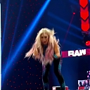 WWE_Monday_Night_Raw_2020_10_19_1080p_HDTV_x264-Star_mkv0371.jpg