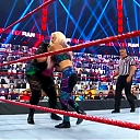 WWE_Monday_Night_Raw_2020_10_19_1080p_HDTV_x264-Star_mkv0398.jpg