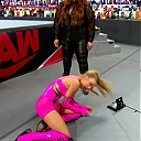WWE_Monday_Night_Raw_2020_11_09_1080p_HDTV_x264-Srar_mkv0180.jpg