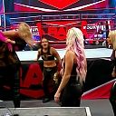 WWE_Monday_Night_Raw_2020_11_09_1080p_HDTV_x264-Srar_mkv0190.jpg