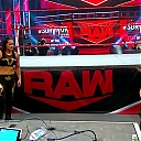 WWE_Monday_Night_Raw_2020_11_09_1080p_HDTV_x264-Srar_mkv0210.jpg