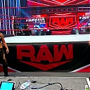 WWE_Monday_Night_Raw_2020_11_09_1080p_HDTV_x264-Srar_mkv0213.jpg