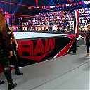 WWE_Monday_Night_Raw_2020_11_09_1080p_HDTV_x264-Srar_mkv0221.jpg