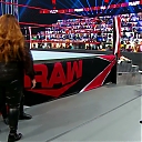 WWE_Monday_Night_Raw_2020_11_09_1080p_HDTV_x264-Srar_mkv0225.jpg