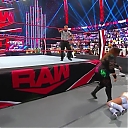 WWE_Monday_Night_Raw_2020_11_16_720p_HDTV_x264-NWCHD_mp41242.jpg