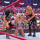 WWE_Monday_Night_Raw_2020_12_14_720p_HDTV_x264-NWCHD_mp40155.jpg