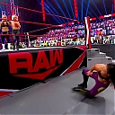 WWE_Monday_Night_Raw_2021_01_04_1080p_HDTV_x264-Star_mkv0189.jpg