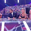 WWE_Raw_Talk_2020_12_14_1080p_WEB_h264-HEEL_mp40268.jpg