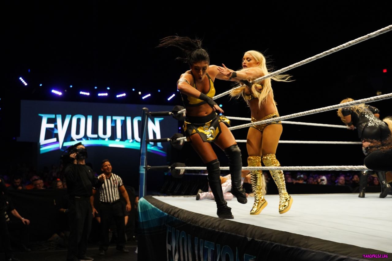 wwe-evolution-2018-nia-jax-vince-la-20-women-battle-royal-19-maxw-1280.jpg