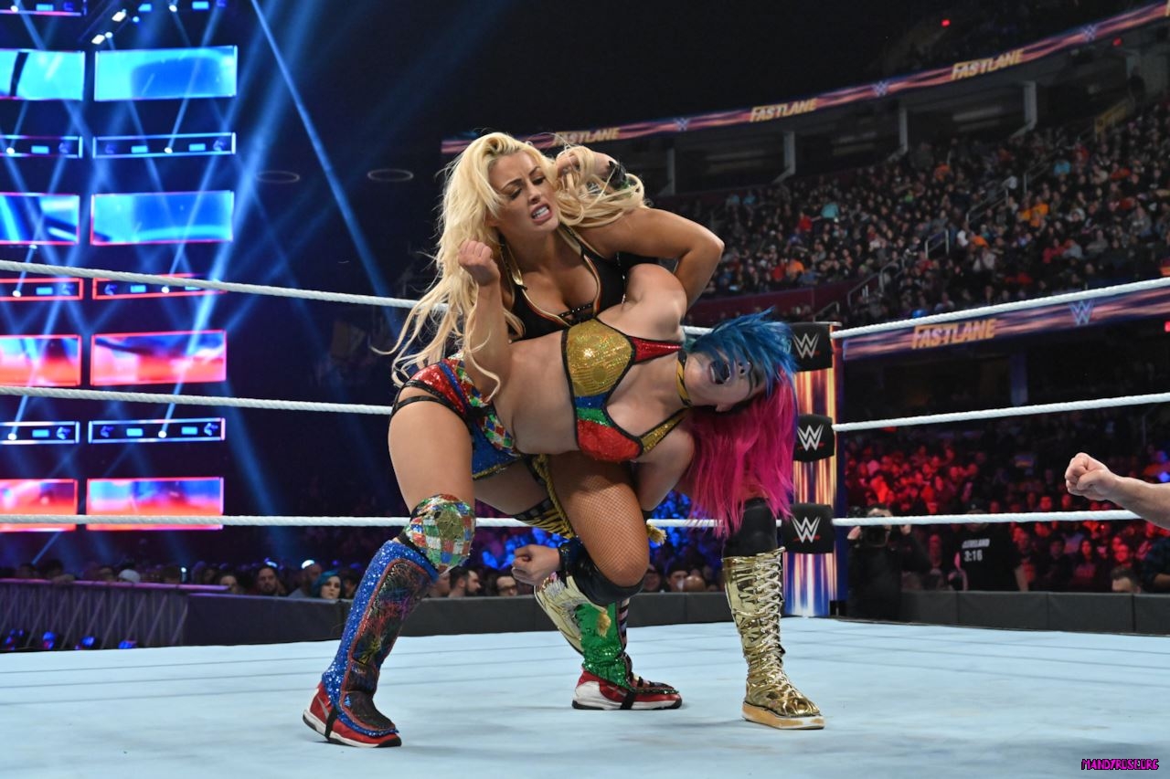 wwe-fastlane-2019-mandy-rose-con-sonya-deville-vs-asuka-c-4-maxw-1280.jpg