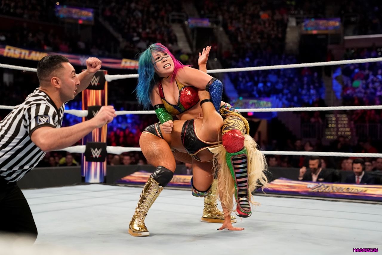 wwe-fastlane-2019-mandy-rose-con-sonya-deville-vs-asuka-c-7-maxw-1280.jpg