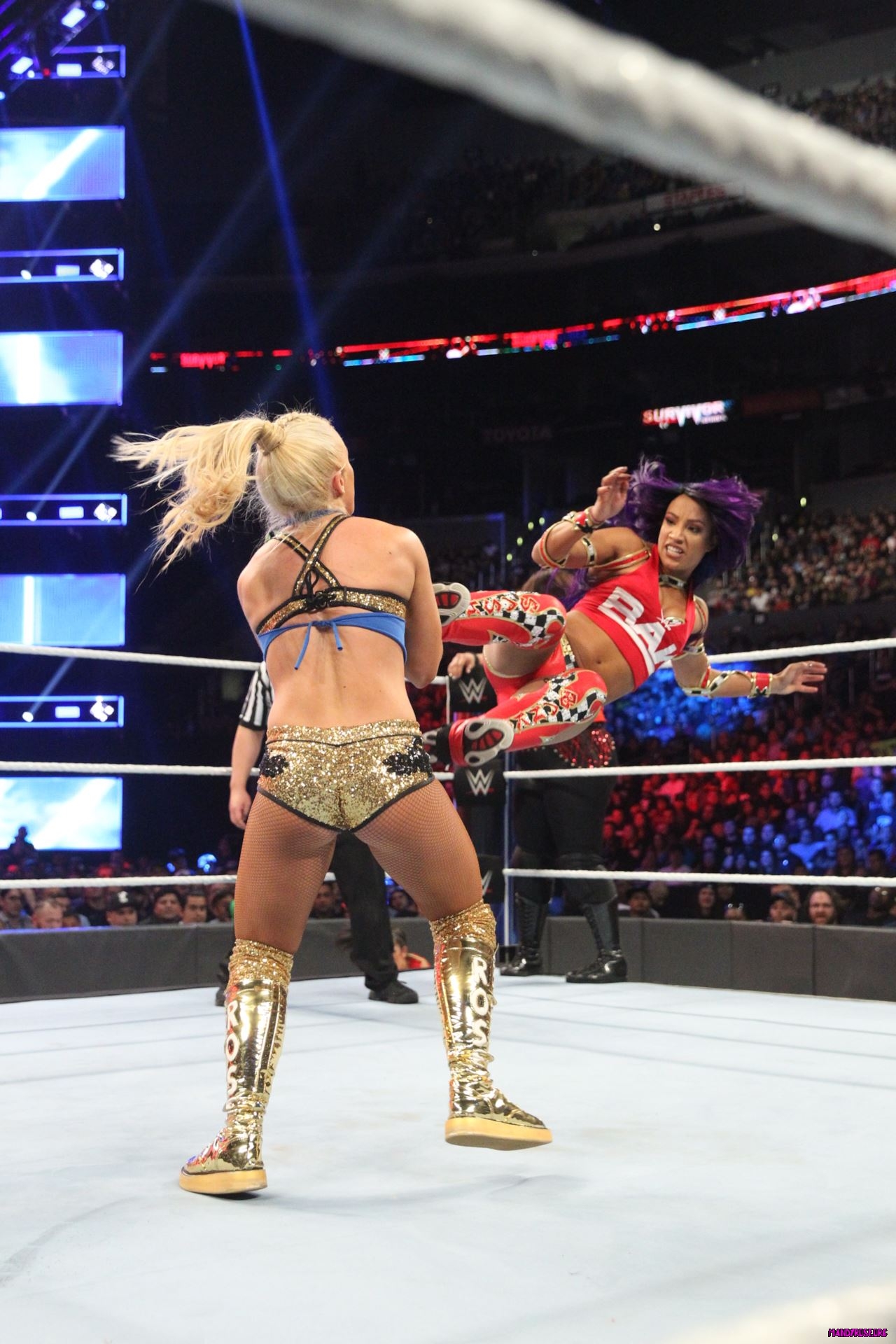 wwe-survivor-series-2018-women-s-5-on-5-elimination-match-10-maxw-1280.jpg