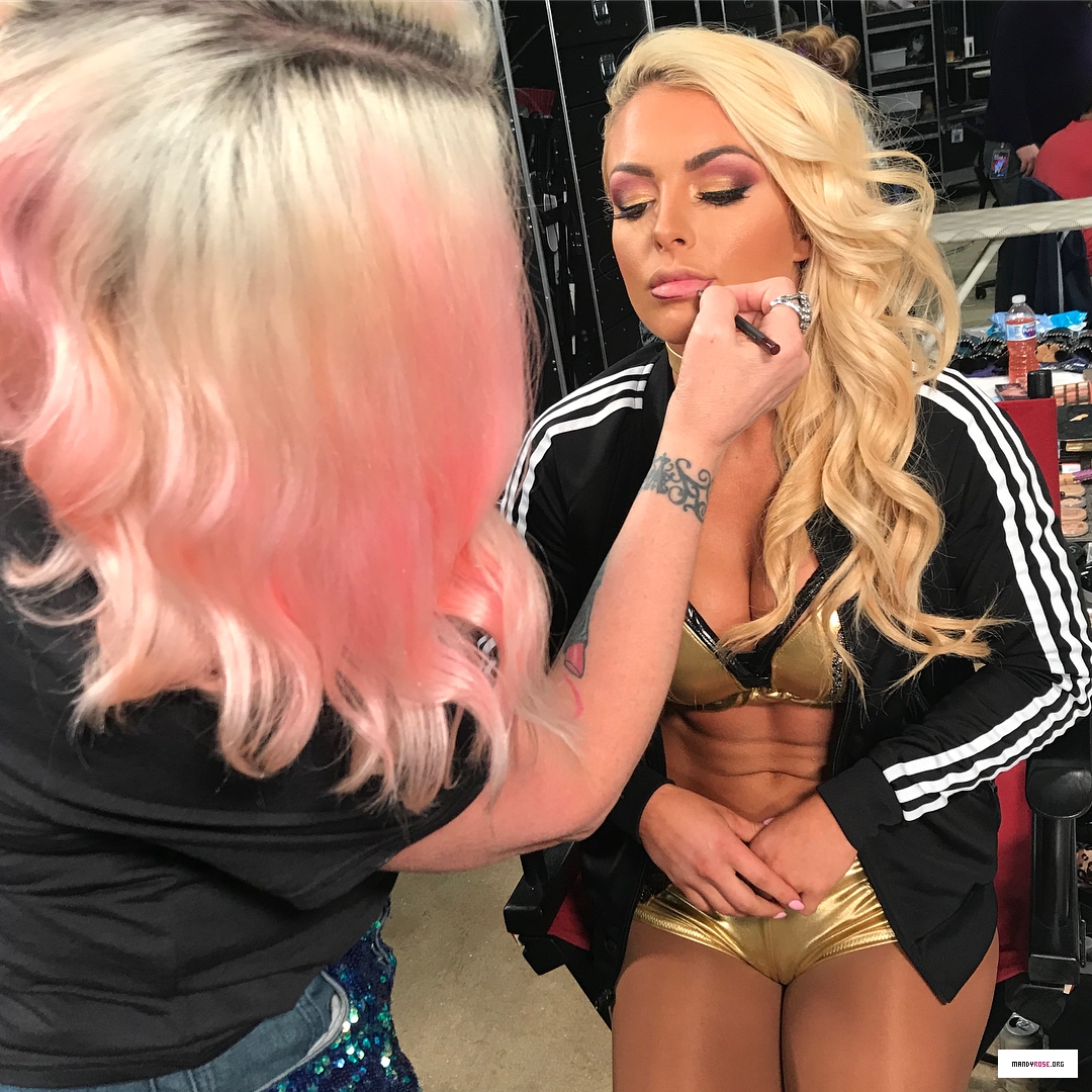 wweglamsquad_26156230_191341001610542_5650714314718314496_n.jpg