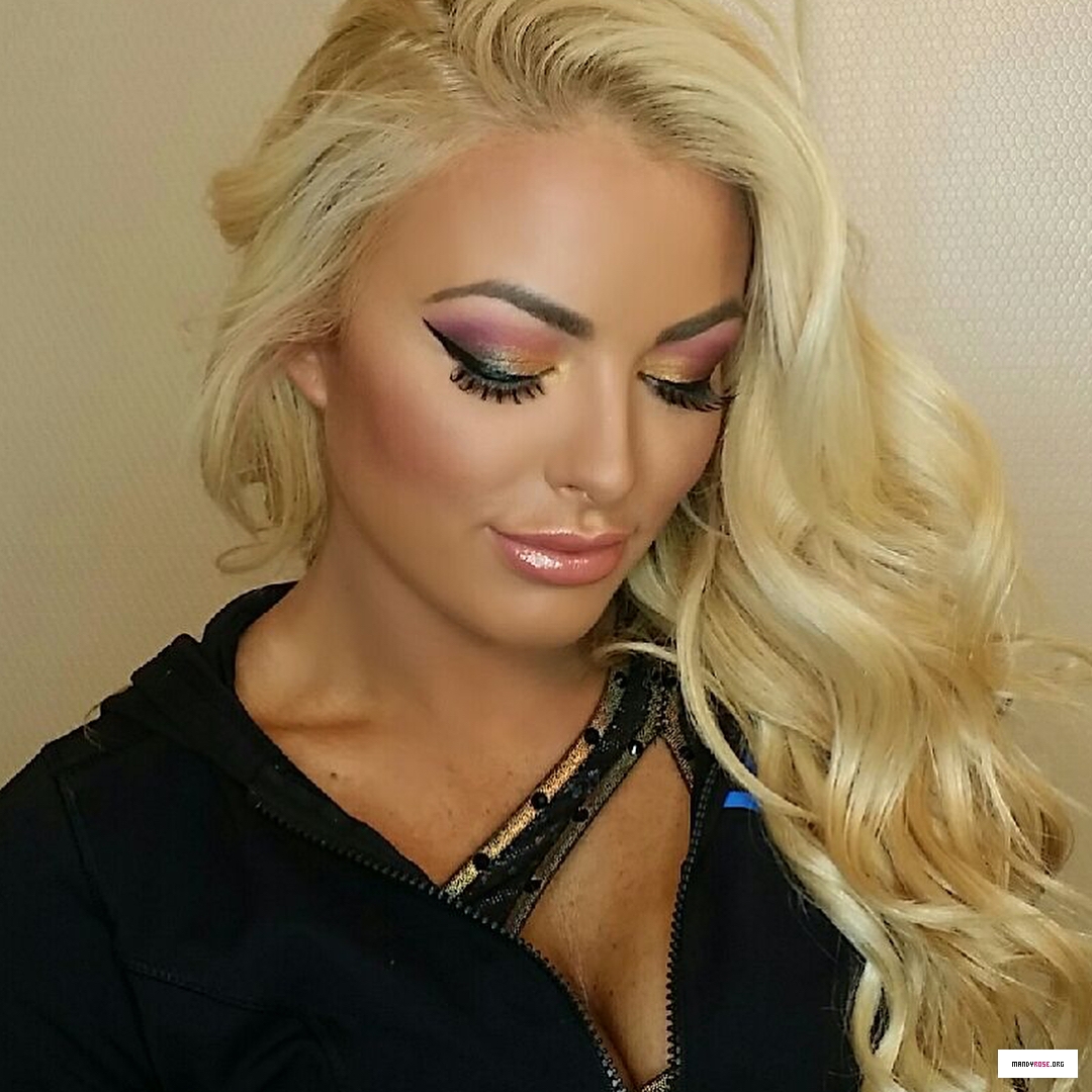 wweglamsquad_26869039_2024844147787047_8619475377061888_n.jpg