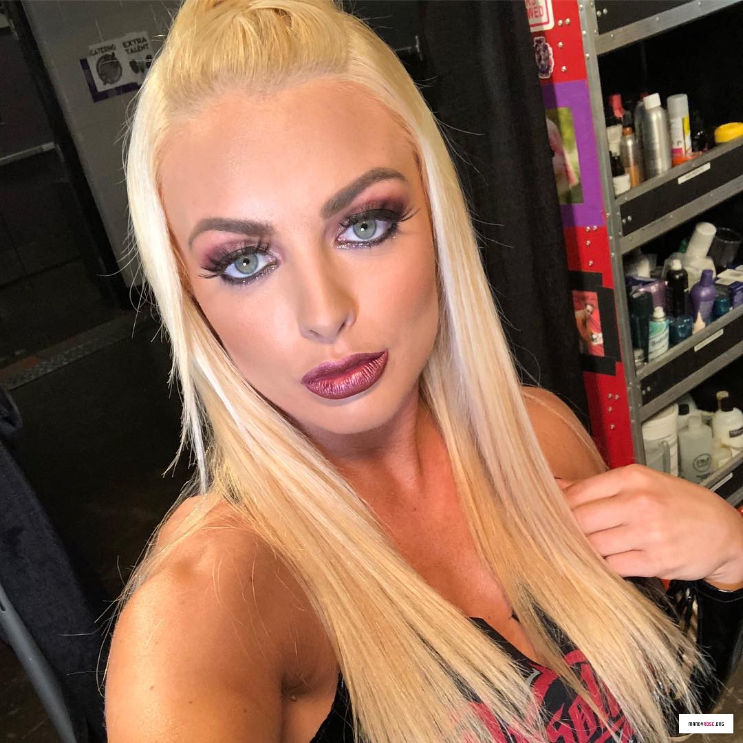 wweglamsquad_27894545_953254411498739_8656657780821721088_n.jpg