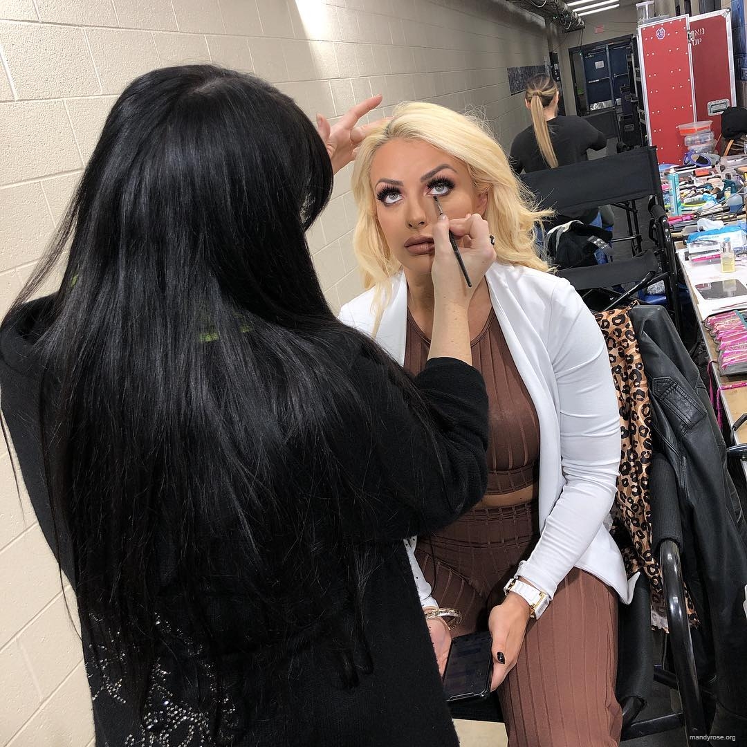 wweglamsquad_52341761_333080464218653_5445504518144606601_n.jpg