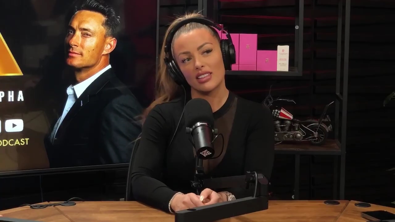 x2mate_com-Ep_14_-_Power_Alphas_Podcast__Super_Bowl2C_Taylor_Swift2C_Travis_Kelce___Mandy_Rose__mp42742.jpg