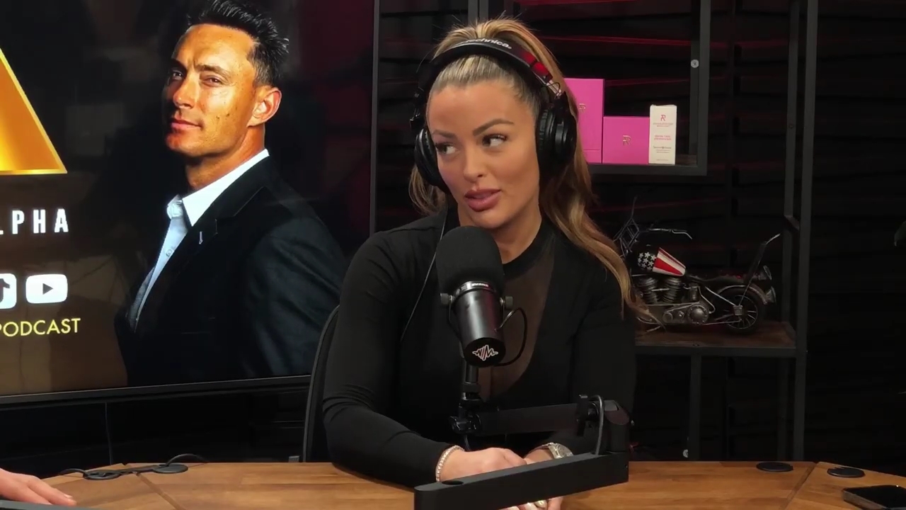x2mate_com-Ep_14_-_Power_Alphas_Podcast__Super_Bowl2C_Taylor_Swift2C_Travis_Kelce___Mandy_Rose__mp42951.jpg