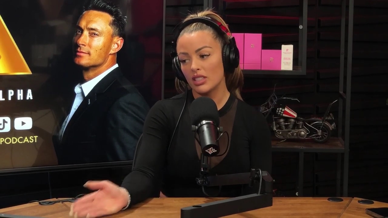 x2mate_com-Ep_14_-_Power_Alphas_Podcast__Super_Bowl2C_Taylor_Swift2C_Travis_Kelce___Mandy_Rose__mp43414.jpg