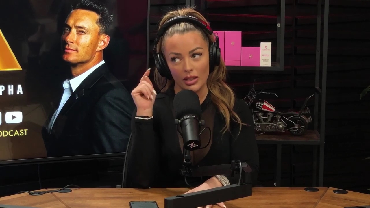 x2mate_com-Ep_14_-_Power_Alphas_Podcast__Super_Bowl2C_Taylor_Swift2C_Travis_Kelce___Mandy_Rose__mp44478.jpg