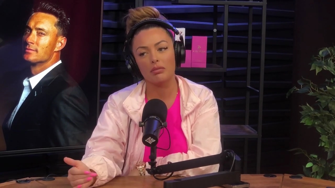 x2mate_com-Ep_16_-_Power_Alphas_Podcast__Relationship_Advice___Mandy_Saccomano__mp44467.jpg