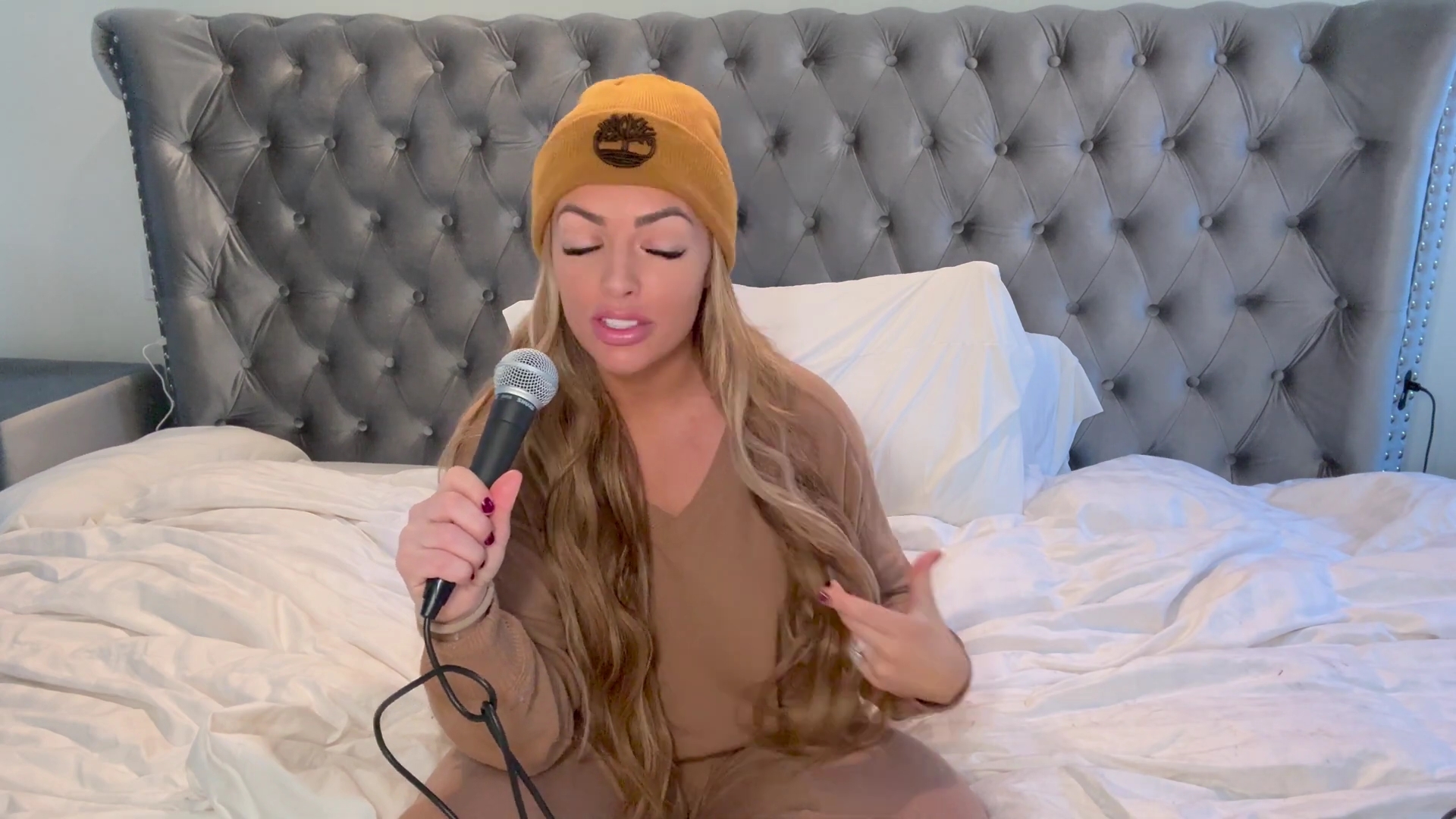 x2mate_com-Ep_6_-_BTS_Stories___Tough_Enough__and__Total_Divas____Power_Alphas_Podcast_w__Mandy_Saccomanno-281080p29_mp41659.jpg