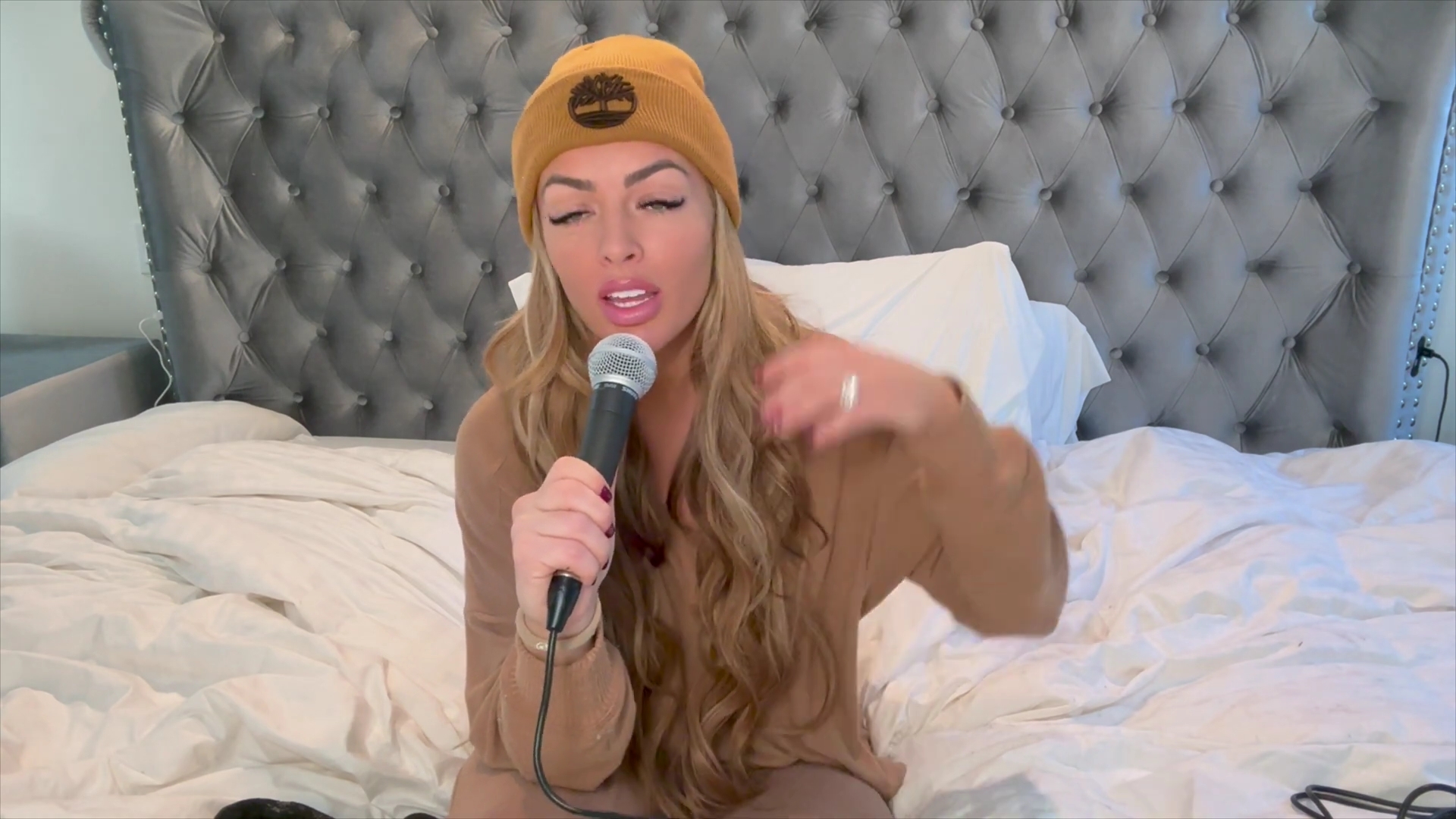 x2mate_com-Ep_6_-_BTS_Stories___Tough_Enough__and__Total_Divas____Power_Alphas_Podcast_w__Mandy_Saccomanno-281080p29_mp42938.jpg