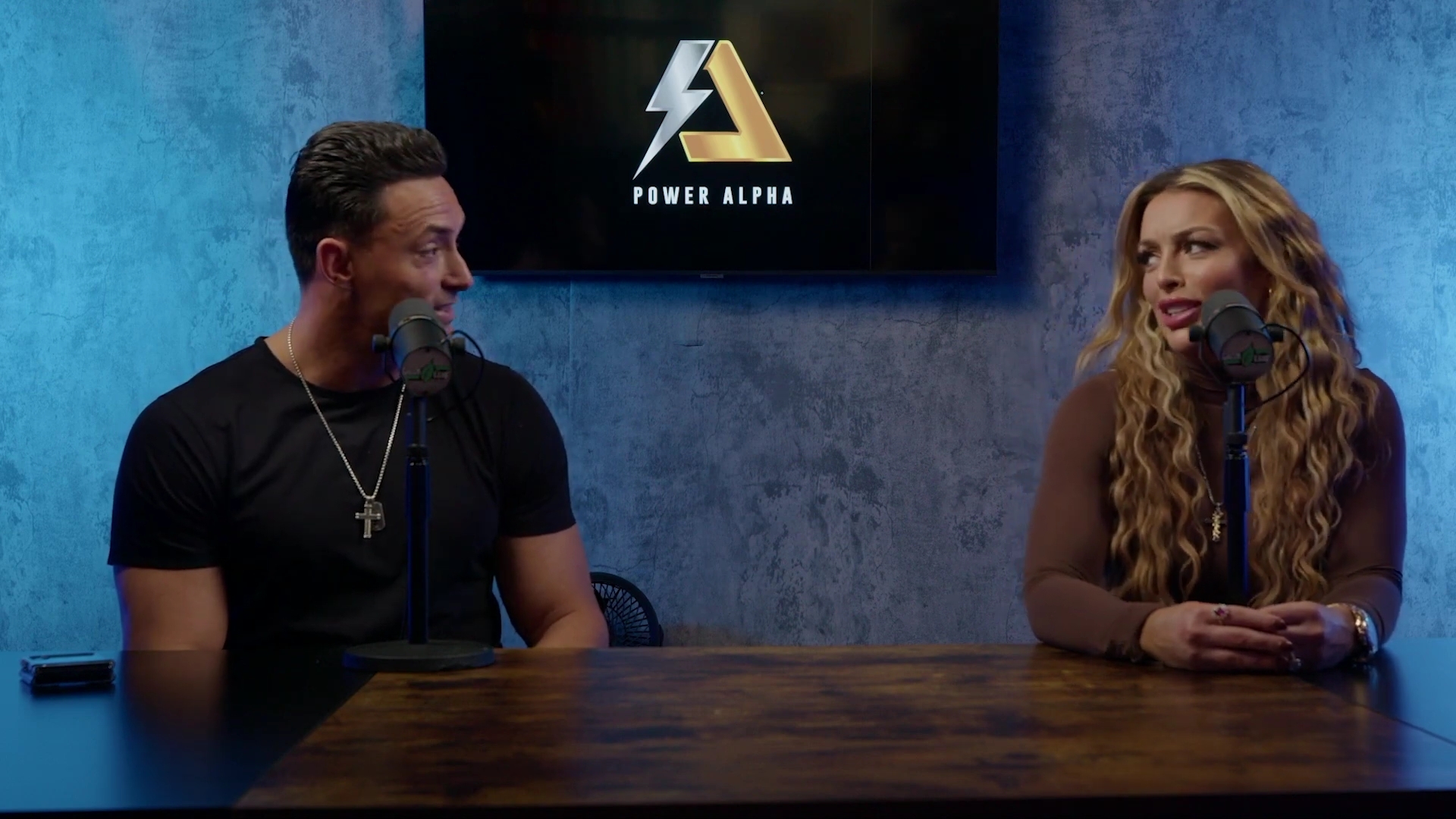 x2mate_com-Ep_9_-_Power_Alphas_Podcast___28Mandy_Saccomanno___Sabby_Piscitelli29-281080p29_mp40080.jpg