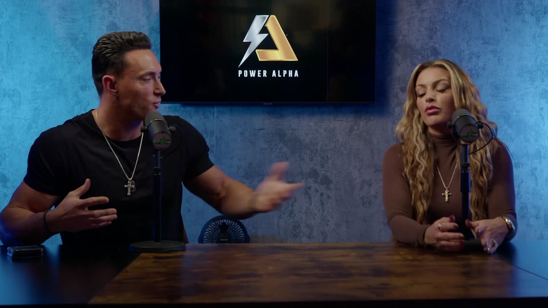 x2mate_com-Ep_9_-_Power_Alphas_Podcast___28Mandy_Saccomanno___Sabby_Piscitelli29-281080p29_mp40247.jpg