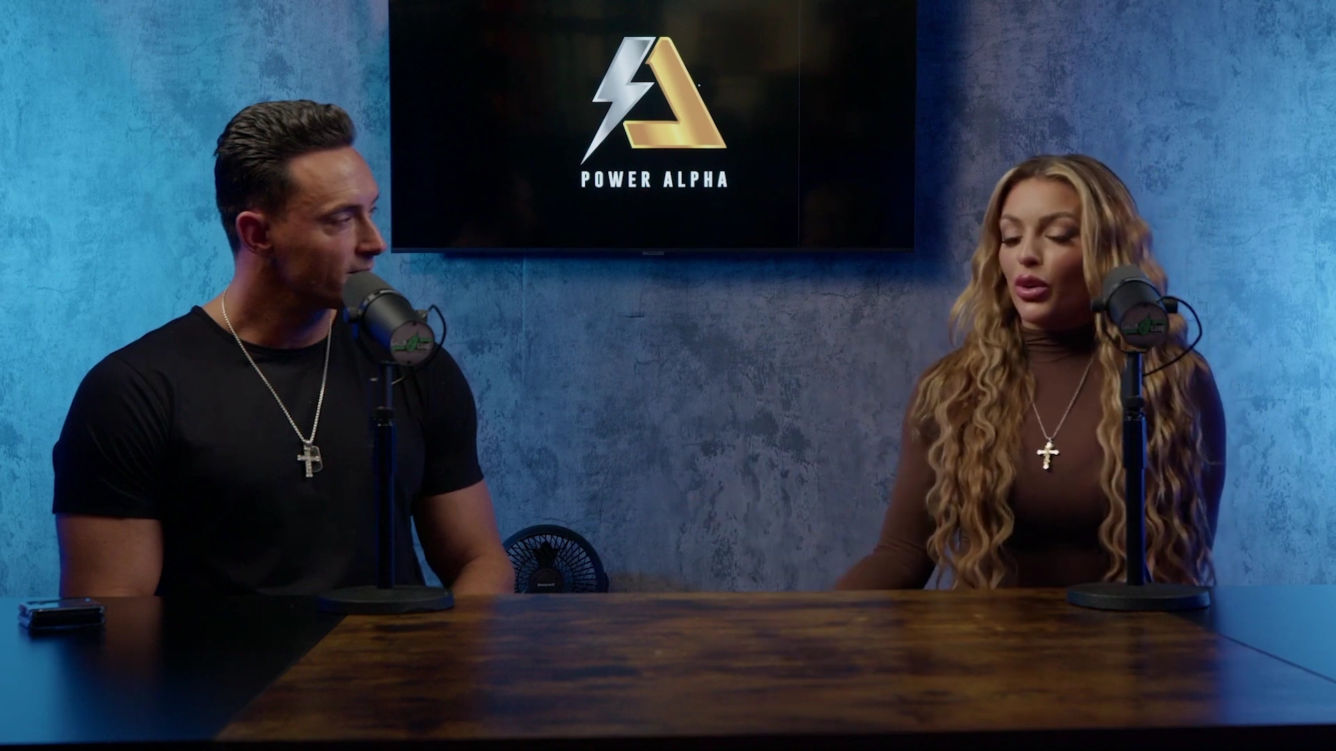 x2mate_com-Ep_9_-_Power_Alphas_Podcast___28Mandy_Saccomanno___Sabby_Piscitelli29-281080p29_mp40552.jpg