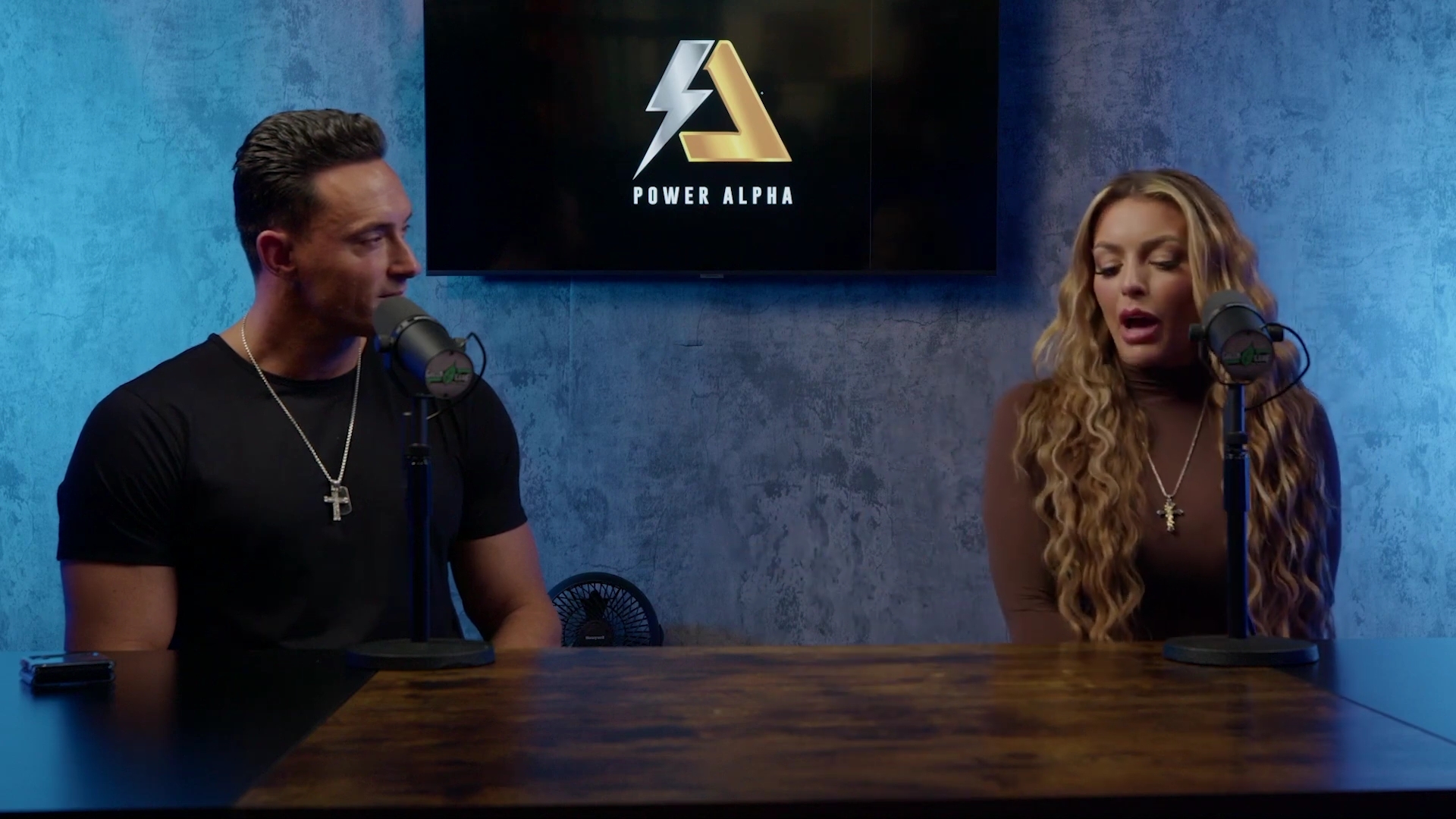 x2mate_com-Ep_9_-_Power_Alphas_Podcast___28Mandy_Saccomanno___Sabby_Piscitelli29-281080p29_mp40553.jpg