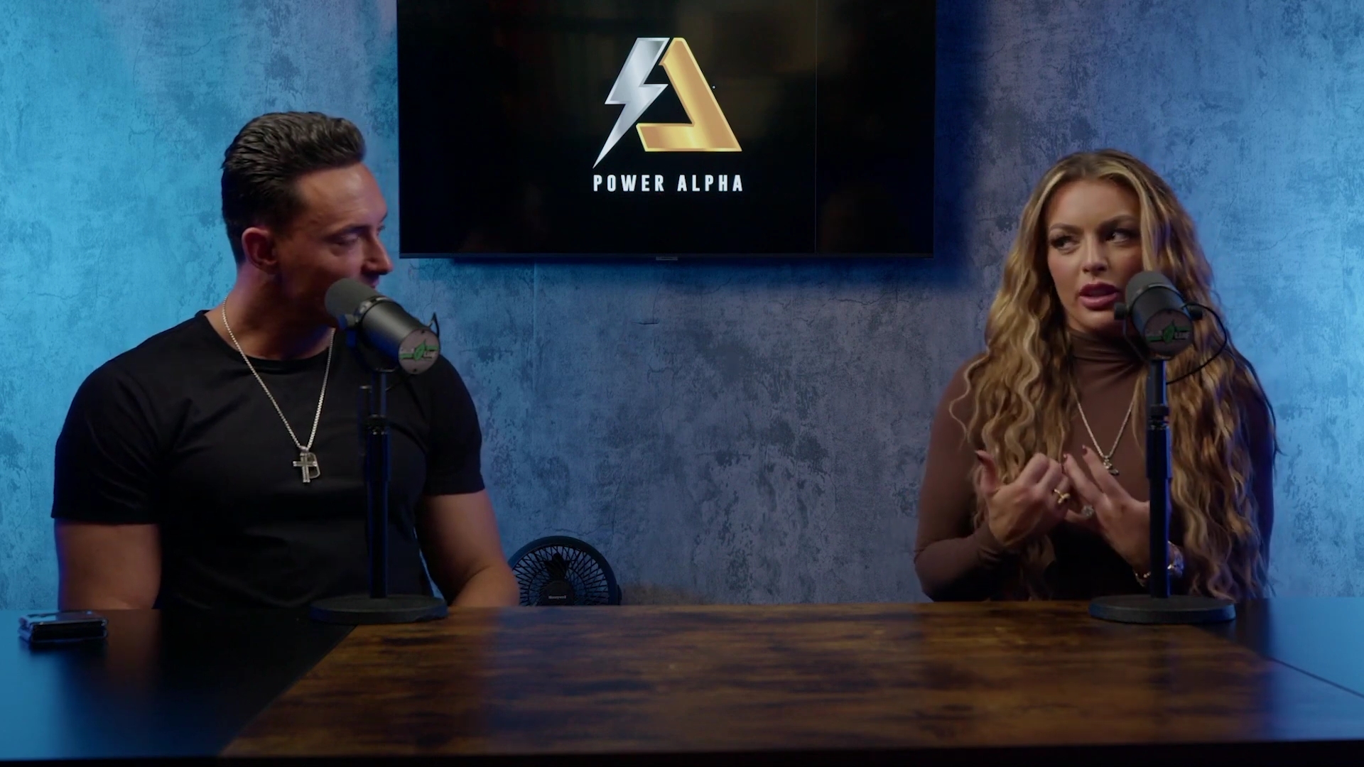 x2mate_com-Ep_9_-_Power_Alphas_Podcast___28Mandy_Saccomanno___Sabby_Piscitelli29-281080p29_mp40850.jpg