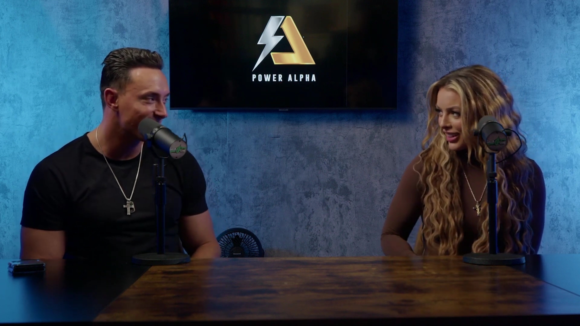 x2mate_com-Ep_9_-_Power_Alphas_Podcast___28Mandy_Saccomanno___Sabby_Piscitelli29-281080p29_mp40860.jpg