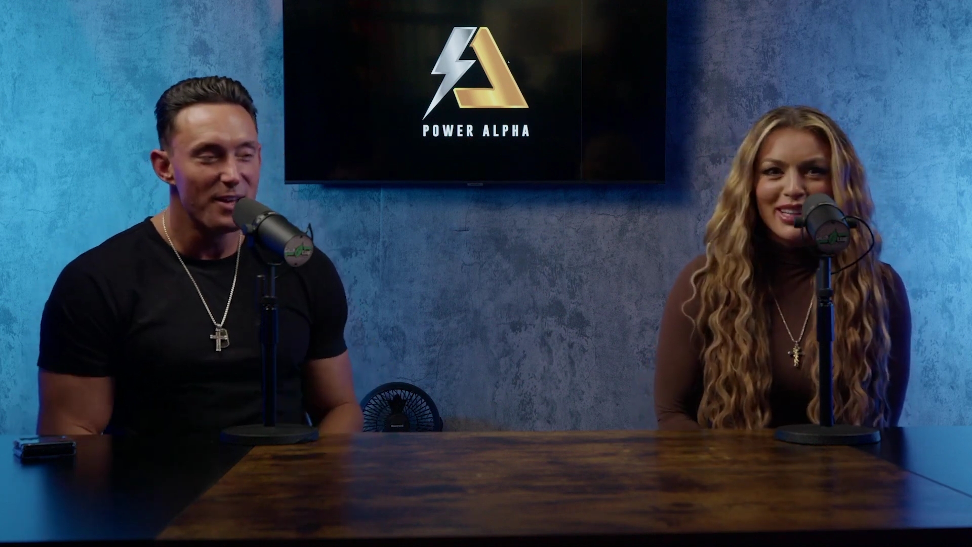 x2mate_com-Ep_9_-_Power_Alphas_Podcast___28Mandy_Saccomanno___Sabby_Piscitelli29-281080p29_mp40861.jpg