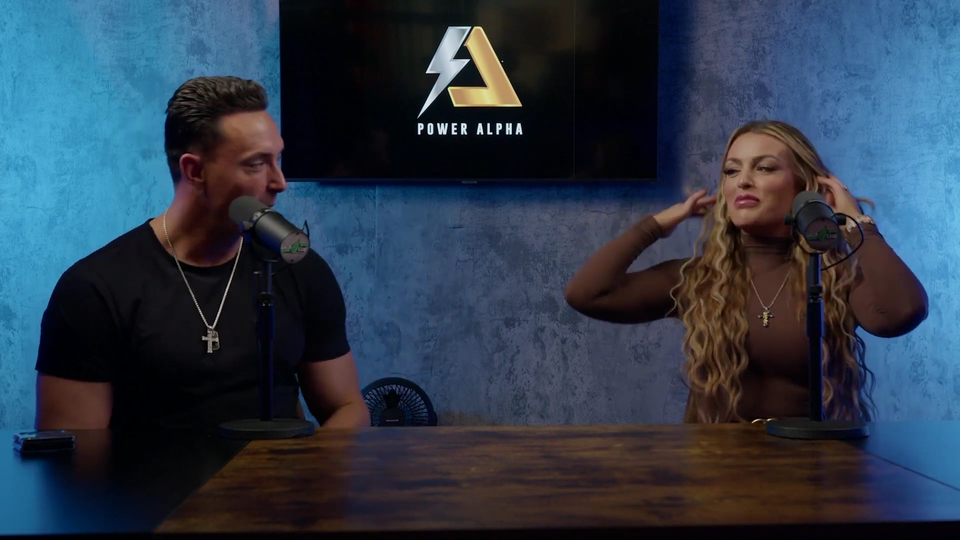 x2mate_com-Ep_9_-_Power_Alphas_Podcast___28Mandy_Saccomanno___Sabby_Piscitelli29-281080p29_mp40870.jpg