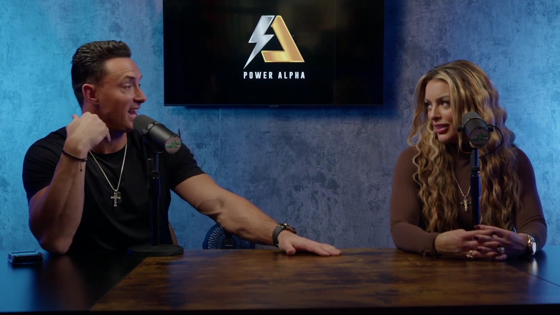 x2mate_com-Ep_9_-_Power_Alphas_Podcast___28Mandy_Saccomanno___Sabby_Piscitelli29-281080p29_mp40929.jpg