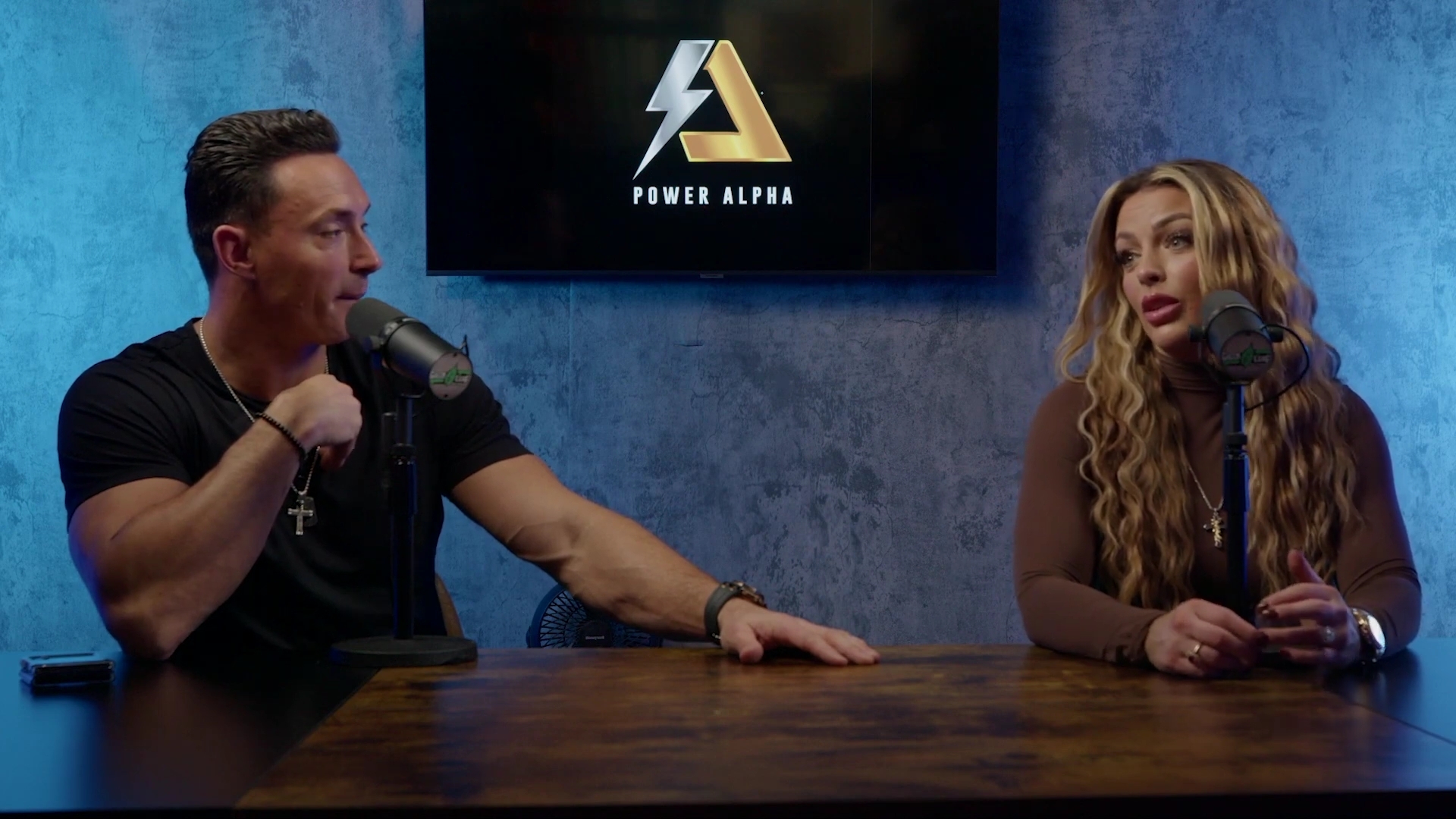 x2mate_com-Ep_9_-_Power_Alphas_Podcast___28Mandy_Saccomanno___Sabby_Piscitelli29-281080p29_mp40933.jpg