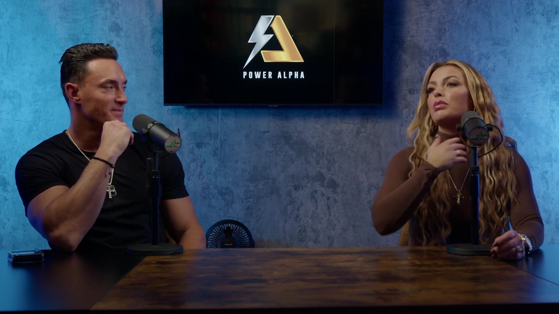 x2mate_com-Ep_9_-_Power_Alphas_Podcast___28Mandy_Saccomanno___Sabby_Piscitelli29-281080p29_mp40942.jpg