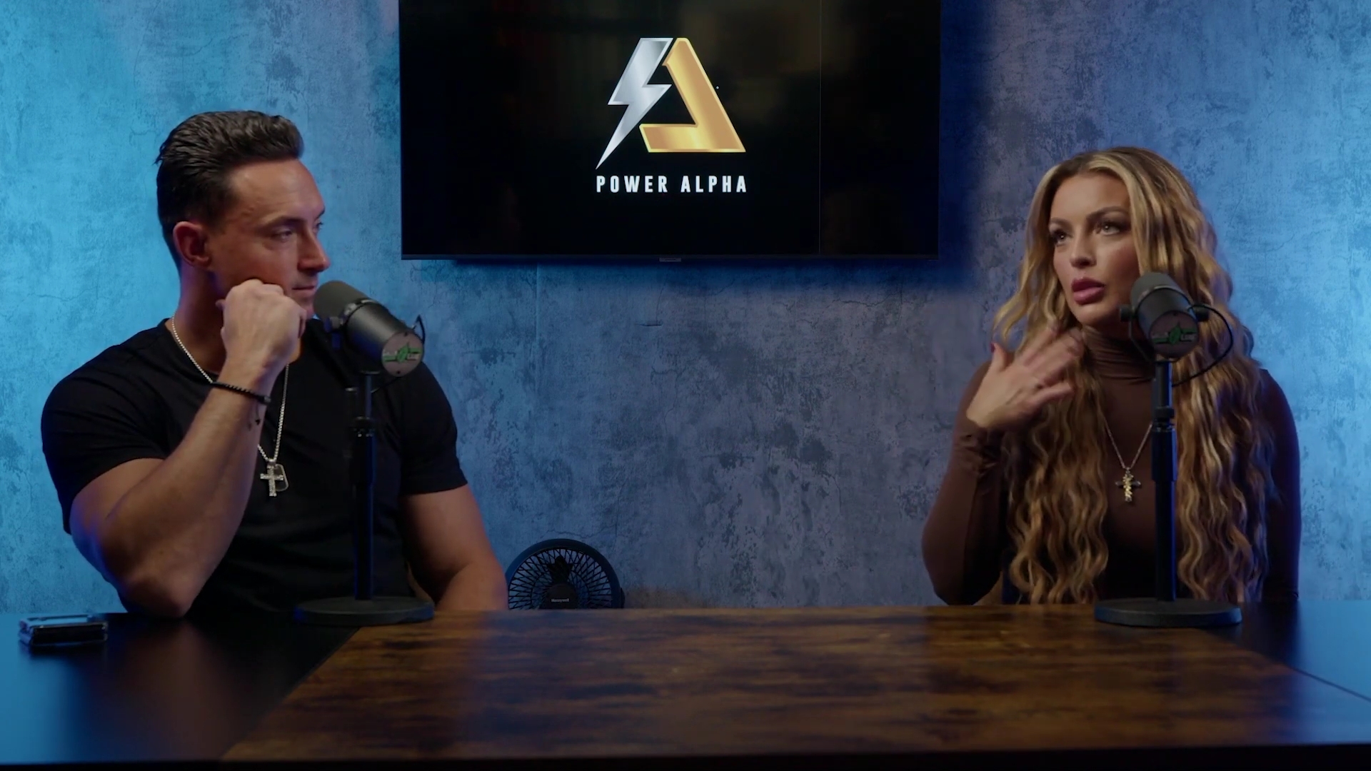 x2mate_com-Ep_9_-_Power_Alphas_Podcast___28Mandy_Saccomanno___Sabby_Piscitelli29-281080p29_mp40951.jpg