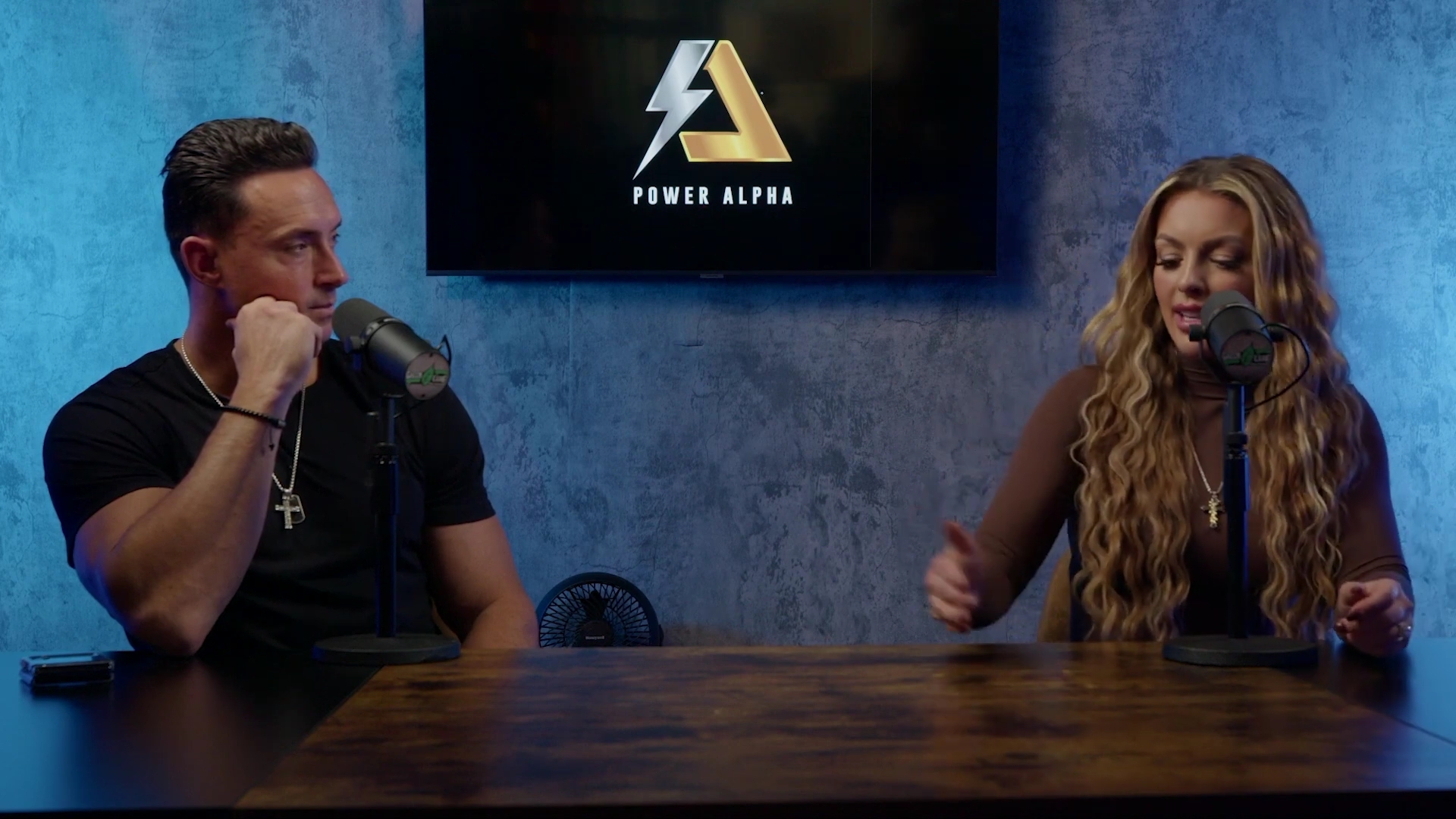 x2mate_com-Ep_9_-_Power_Alphas_Podcast___28Mandy_Saccomanno___Sabby_Piscitelli29-281080p29_mp40953.jpg