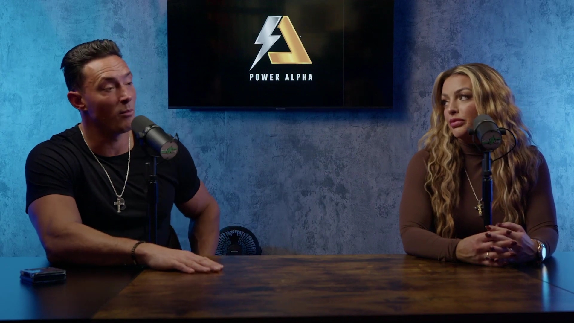 x2mate_com-Ep_9_-_Power_Alphas_Podcast___28Mandy_Saccomanno___Sabby_Piscitelli29-281080p29_mp41111.jpg