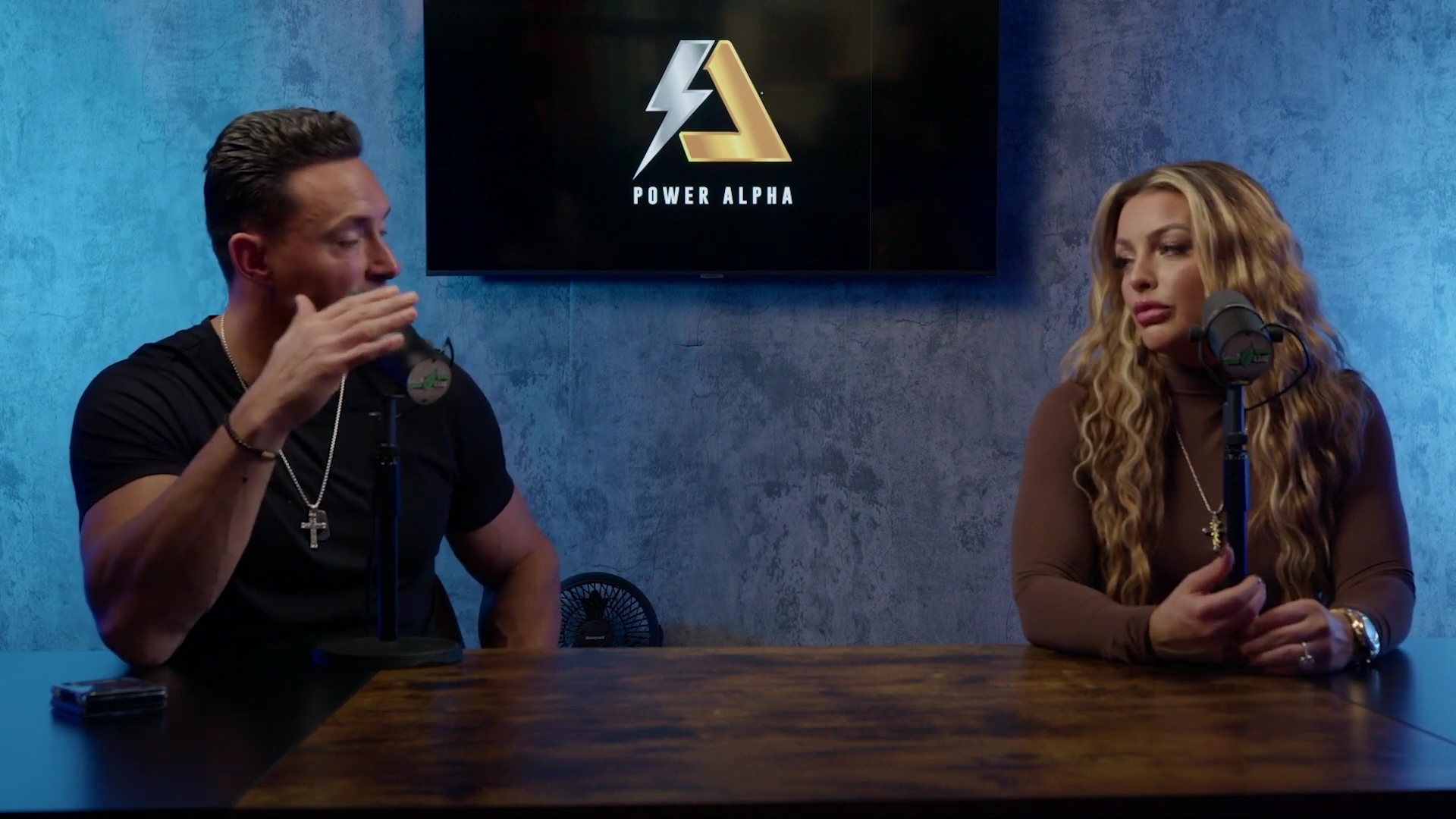 x2mate_com-Ep_9_-_Power_Alphas_Podcast___28Mandy_Saccomanno___Sabby_Piscitelli29-281080p29_mp41124.jpg