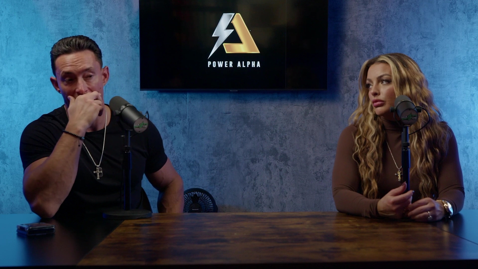 x2mate_com-Ep_9_-_Power_Alphas_Podcast___28Mandy_Saccomanno___Sabby_Piscitelli29-281080p29_mp41126.jpg