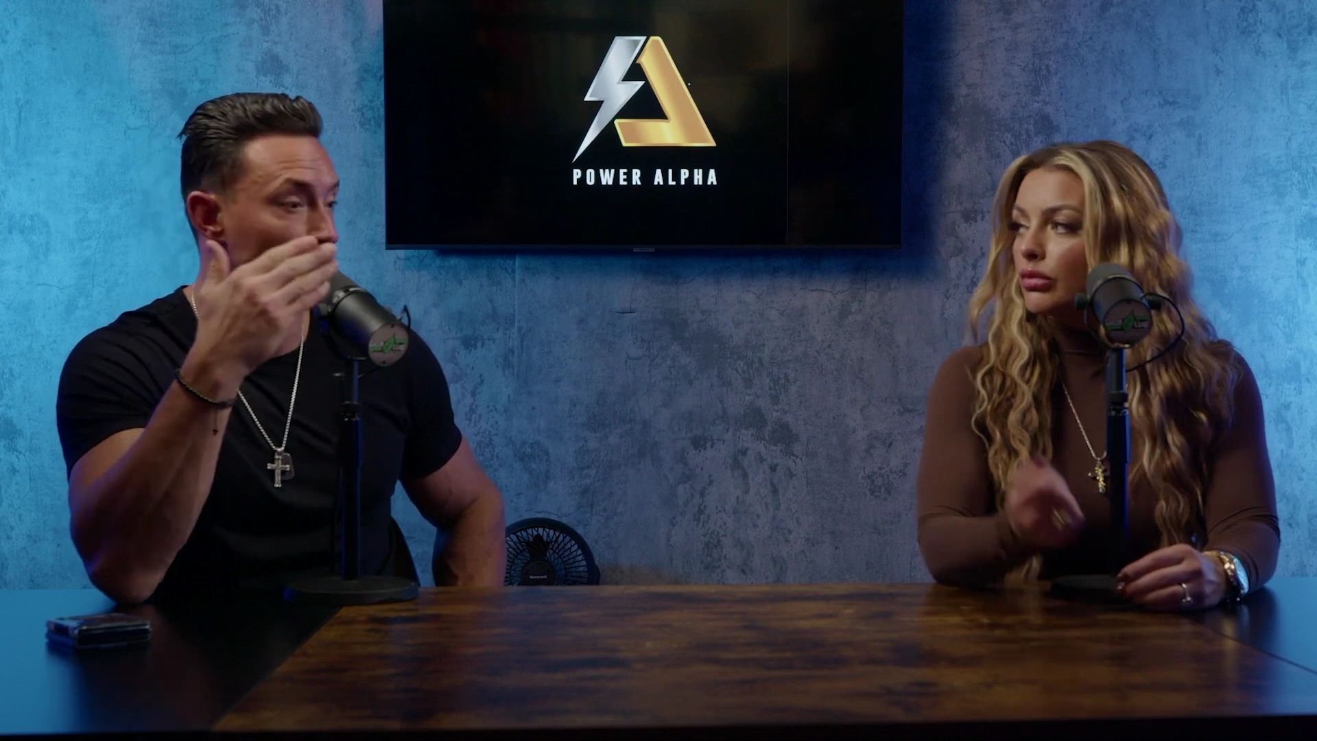 x2mate_com-Ep_9_-_Power_Alphas_Podcast___28Mandy_Saccomanno___Sabby_Piscitelli29-281080p29_mp41127.jpg