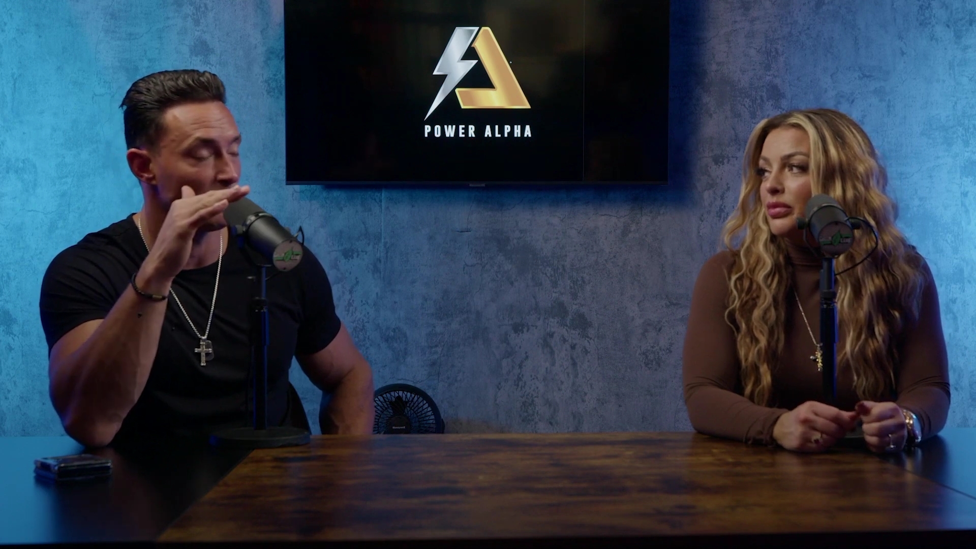 x2mate_com-Ep_9_-_Power_Alphas_Podcast___28Mandy_Saccomanno___Sabby_Piscitelli29-281080p29_mp41132.jpg