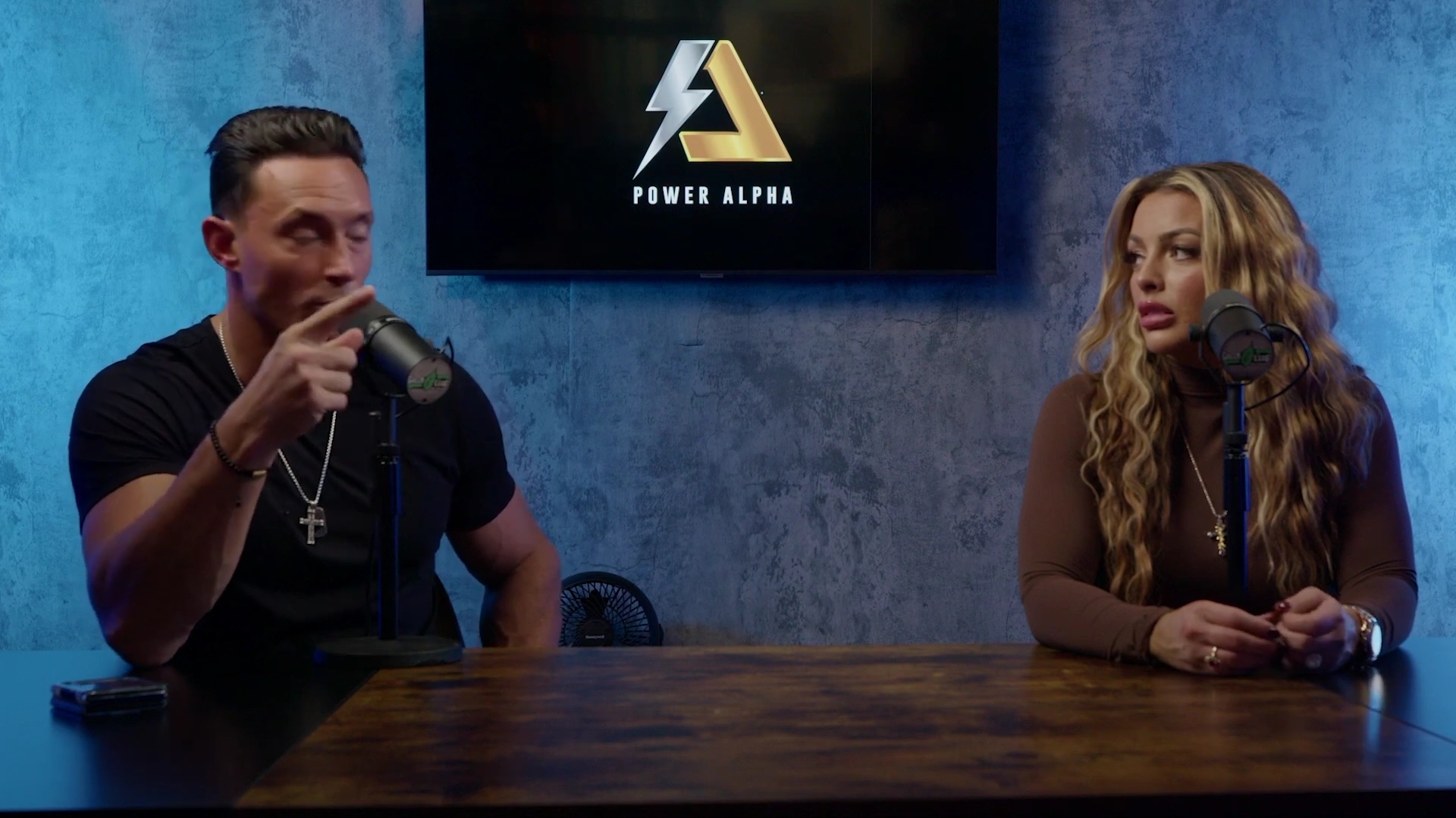 x2mate_com-Ep_9_-_Power_Alphas_Podcast___28Mandy_Saccomanno___Sabby_Piscitelli29-281080p29_mp41137.jpg
