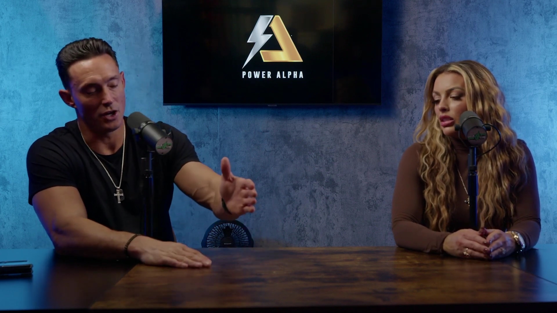x2mate_com-Ep_9_-_Power_Alphas_Podcast___28Mandy_Saccomanno___Sabby_Piscitelli29-281080p29_mp41218.jpg