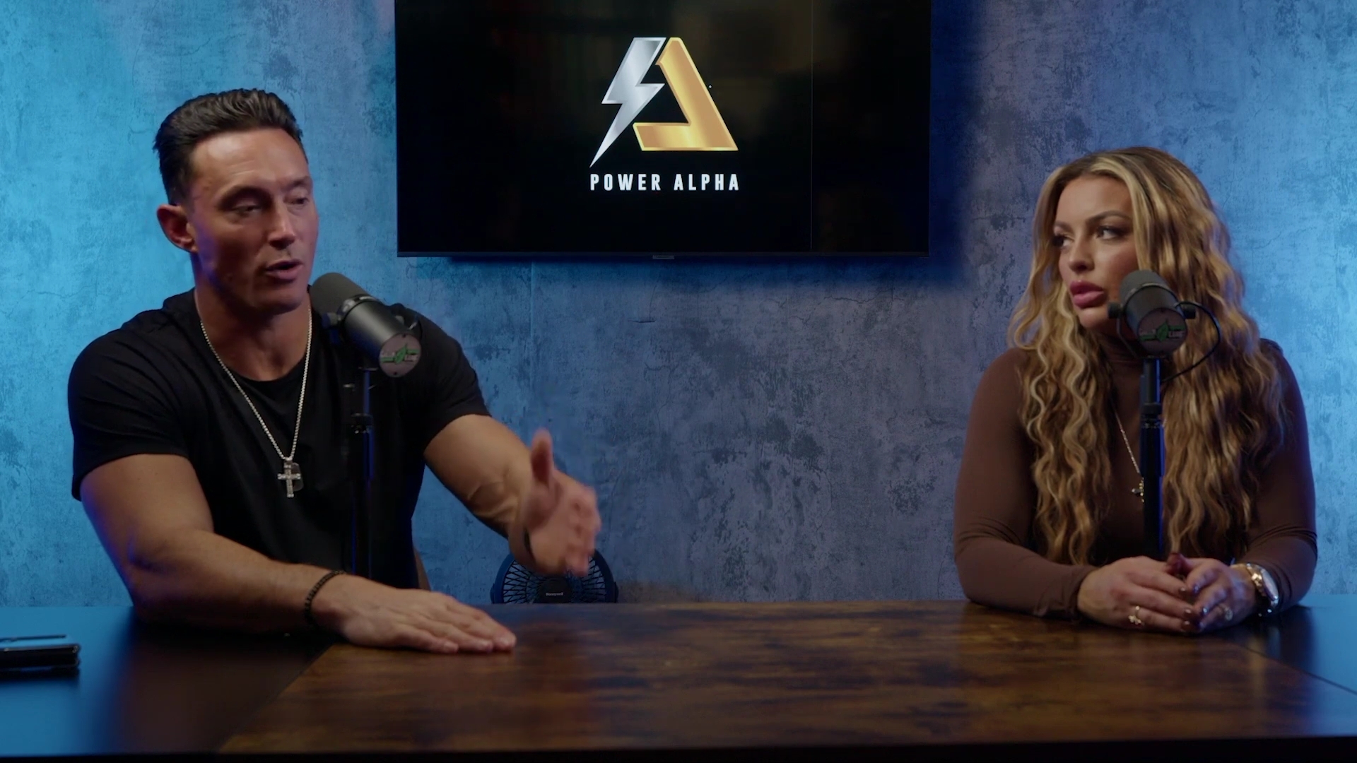 x2mate_com-Ep_9_-_Power_Alphas_Podcast___28Mandy_Saccomanno___Sabby_Piscitelli29-281080p29_mp41220.jpg